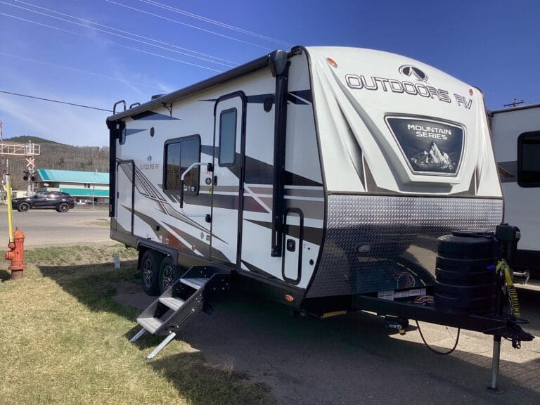 New 2025 Outdoors RV Creekside 19CK | SMP RV in Prince George & Houston, BC